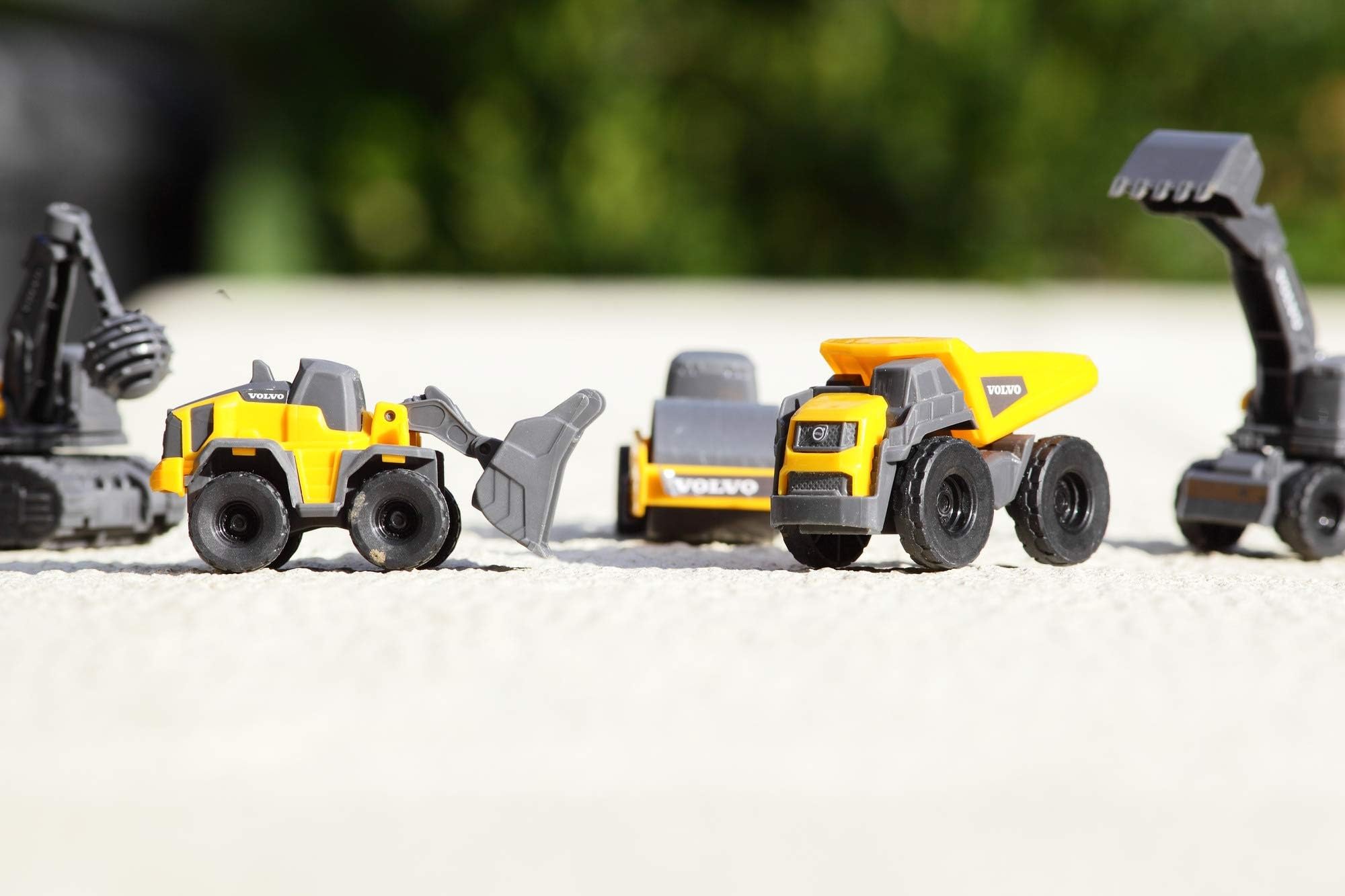 Dickie Toys Volvo Micro Workers 5er Set Baustellenfahrzeuge (je 10 cm) - Kinder Bagger Spielzeug, Radlader & Muldenkipper Auto Spielzeug mit Freilauf, Fahrzeuge ab 3 Jahren, gelb/grau - 203722008 - Image 4